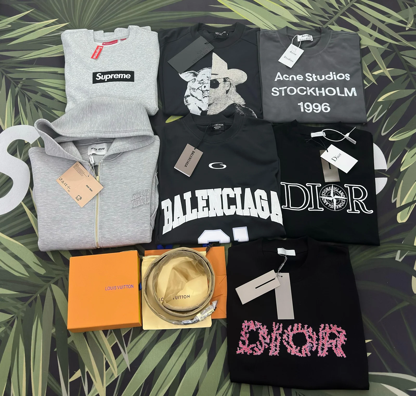 The complete 4 kg haul in grey and black