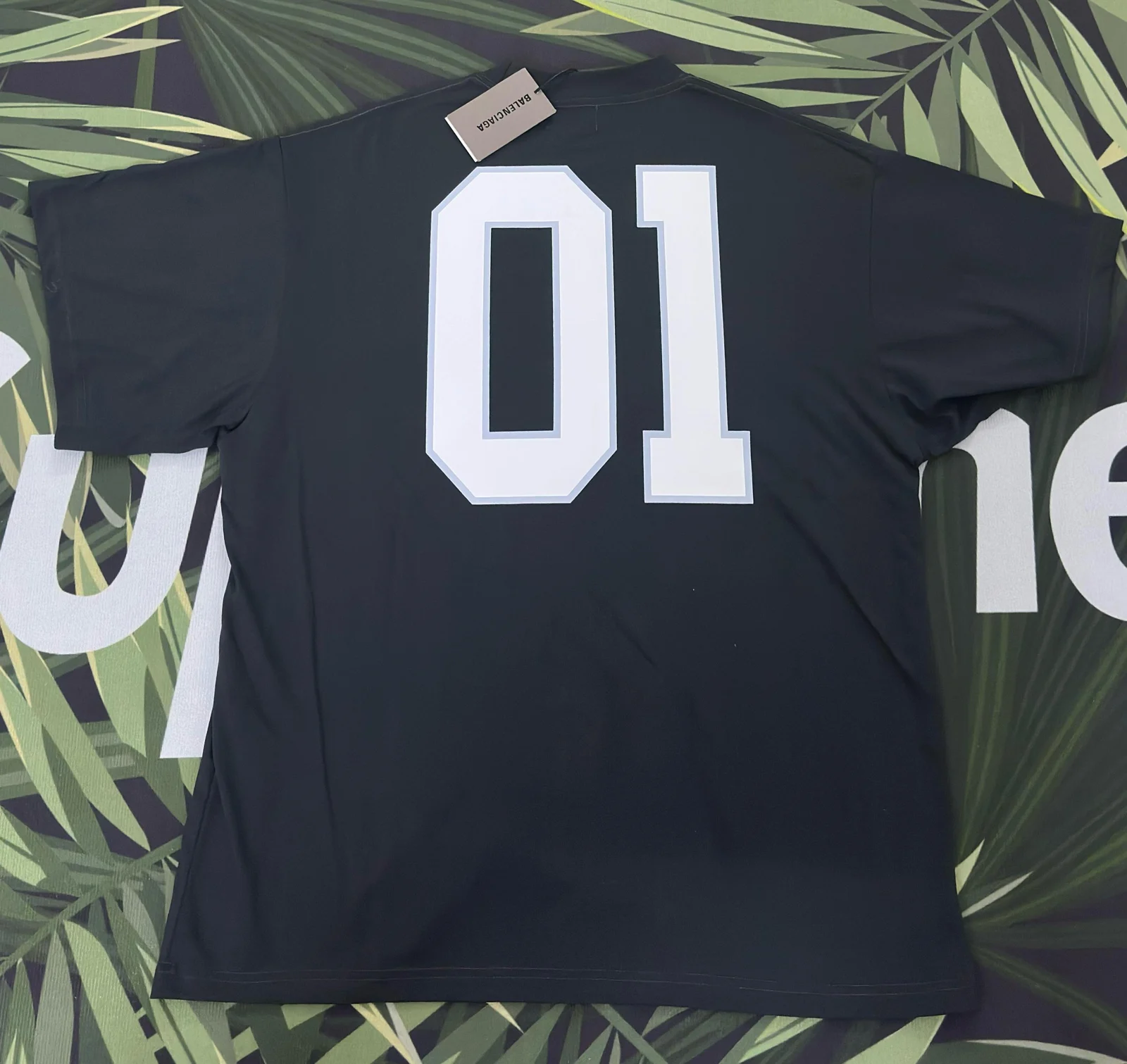 Achterkant van het Balenciaga T-shirt