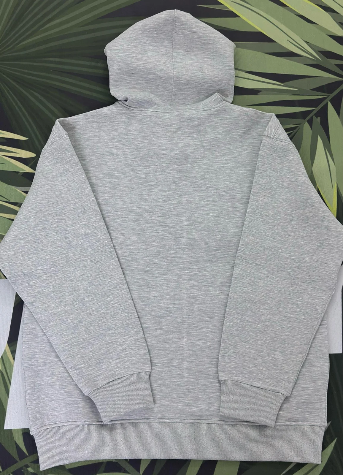 Achterkant van de Miu Miu hoodie met rits