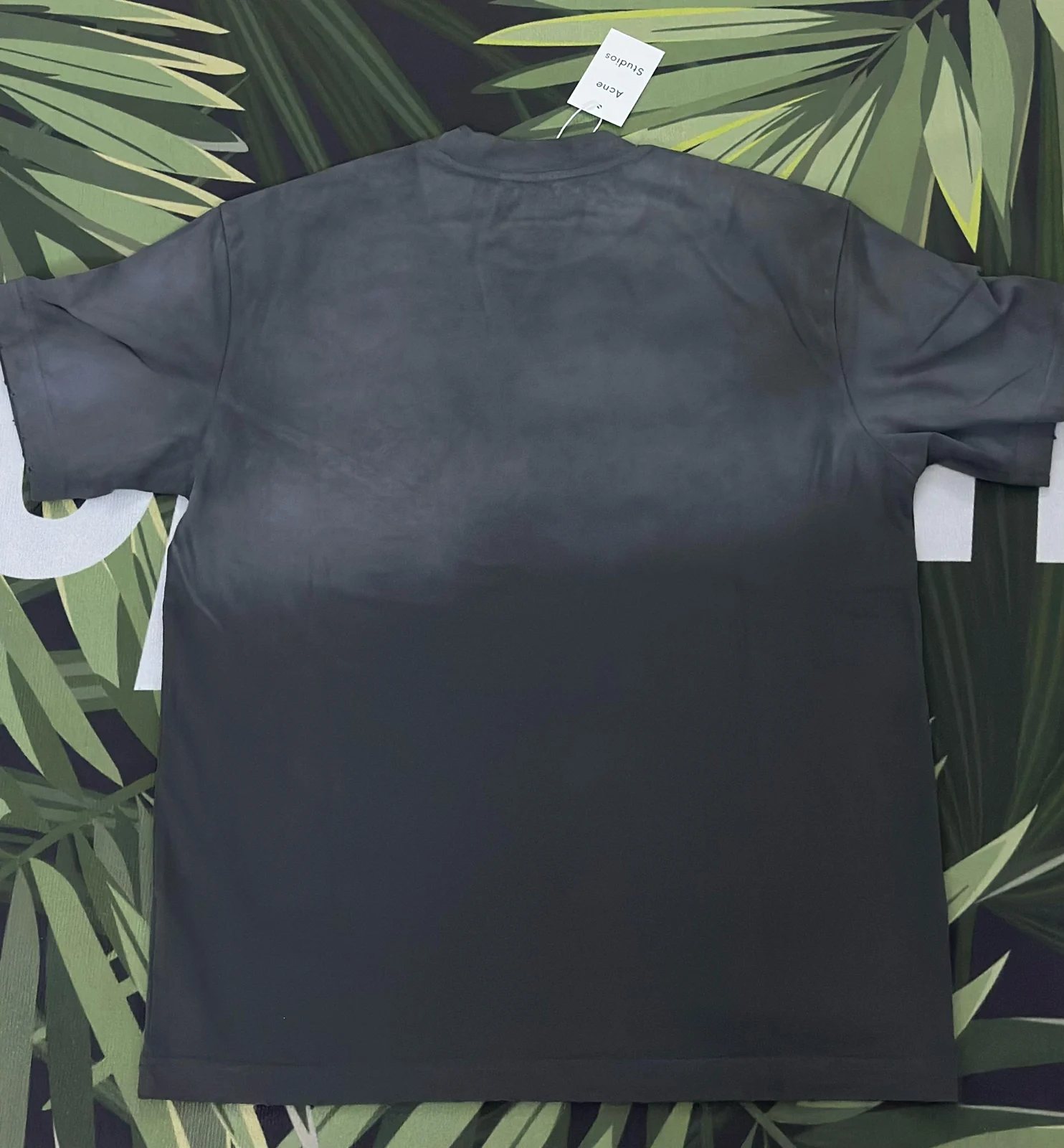 Achterkant van het Acne Studios T-shirt