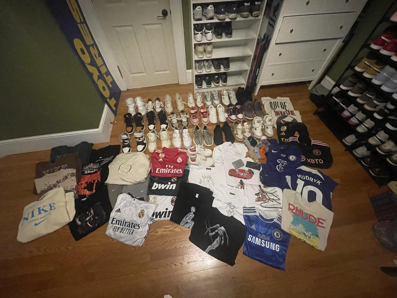 The complete 55 kg haul arranged across the floor
