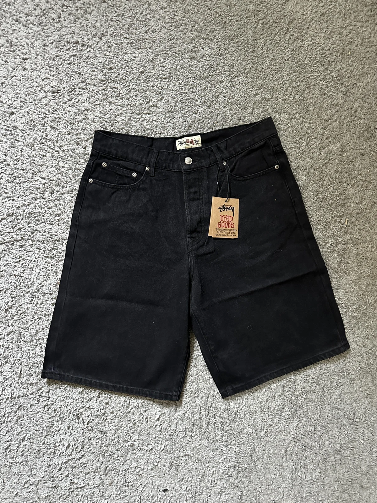 شورت جينز أسود من تصميم Stüssy